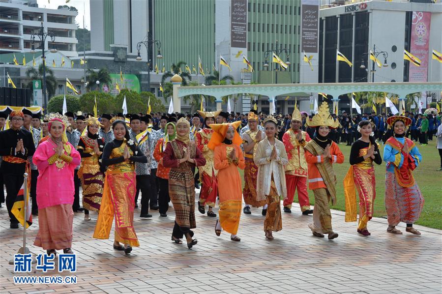 文莱举行阅兵游行活动庆祝国庆32周年