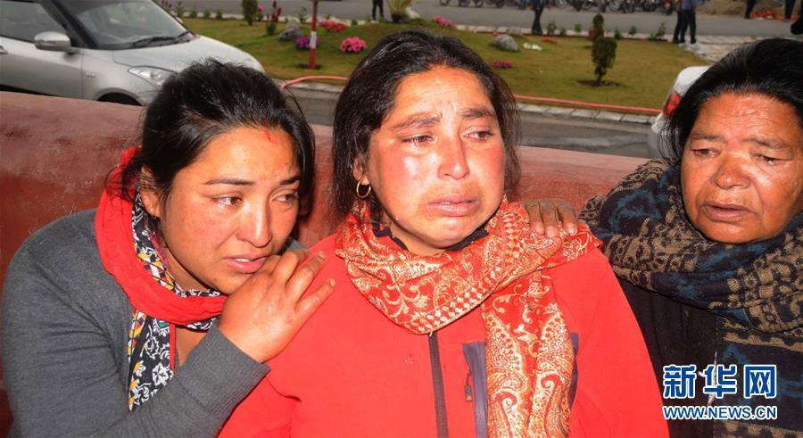 尼泊尔失事客机23人全员遇难 家属痛哭