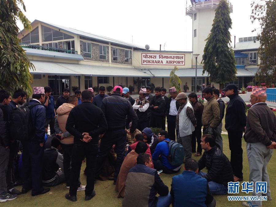 尼泊尔失事客机23人全员遇难 家属痛哭
