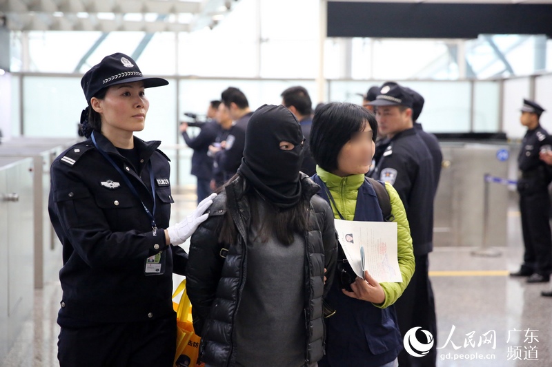 14名跨国电信诈骗案嫌犯被押解回广州