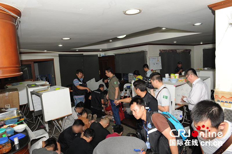 14名特大跨国电信诈骗案嫌犯被押解回广州- M