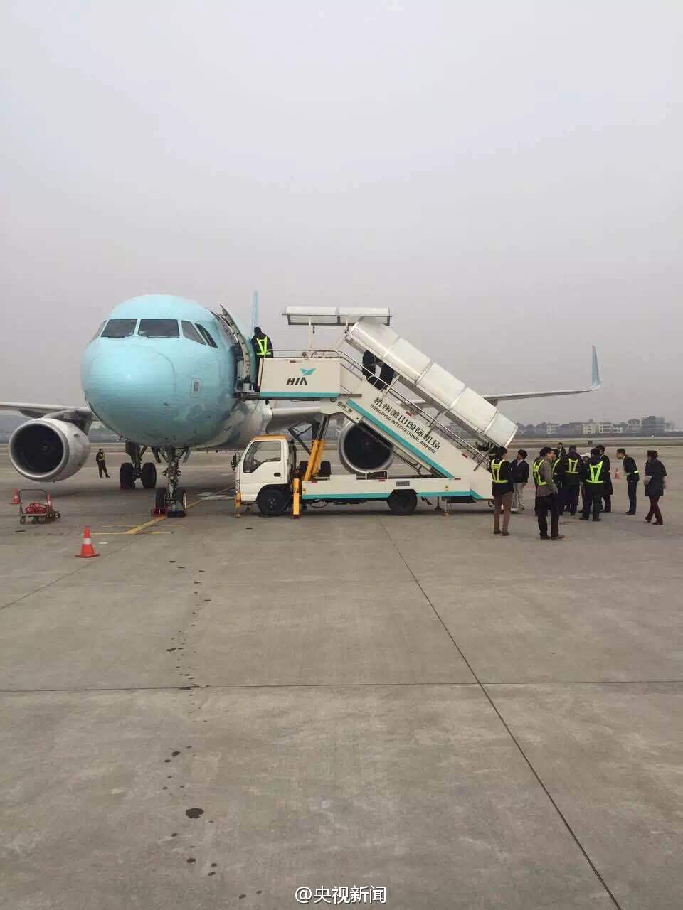 飞机上发现老鼠杭州萧山机场一飞机返航
