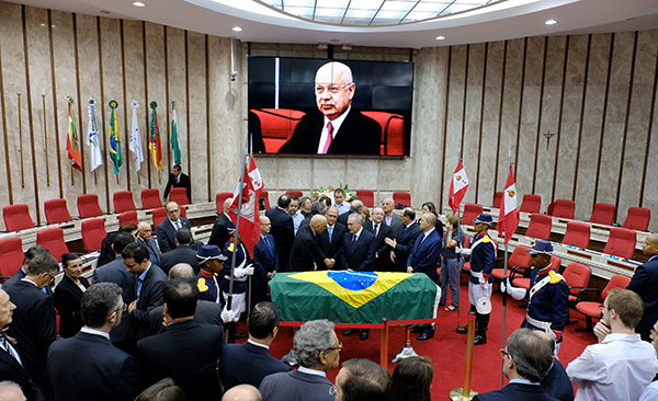 巴西贪腐案主审法官坠机身亡 事故调查备受关注