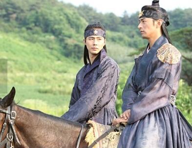 曾与赵寅成《霜花店》中演感情戏【组图】