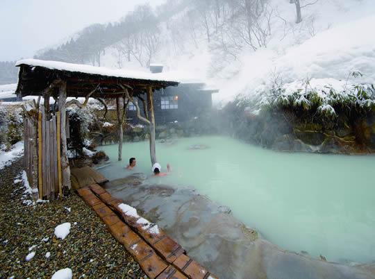 温泉、滑雪、树冰成了振兴日本东北旅游业的 