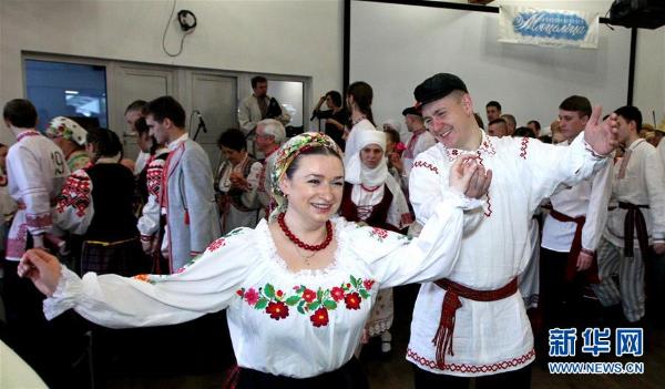 白俄罗斯首都举办民族舞蹈大赛(组图)