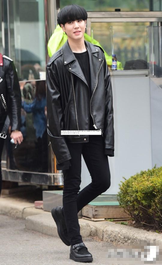 GOT7、Girl's Day等偶像团体现身上班路 惠利口罩遮面王嘉尔炫酷崔荣宰金有谦相视而笑【组图】