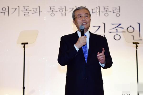 金钟仁宣布参选韩国总统 文在寅昔日同僚今变
