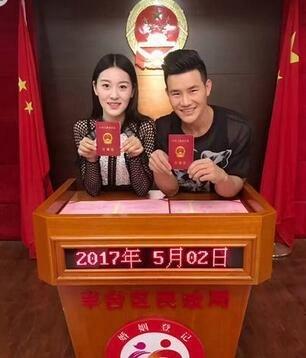 谢孟伟家乡办婚礼嘎子哥娶俏新娘幸福之情溢于言表组图