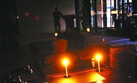 纽约一退休教授庆祝生日因蜡烛处理不当葬身火海