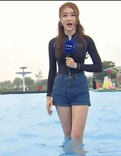热到39.7℃！韩国美女主播泳池里报天气