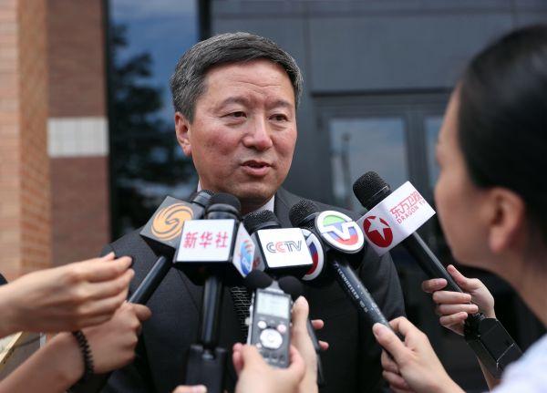 克里斯·埃文斯_克里斯有90美元收入(3)