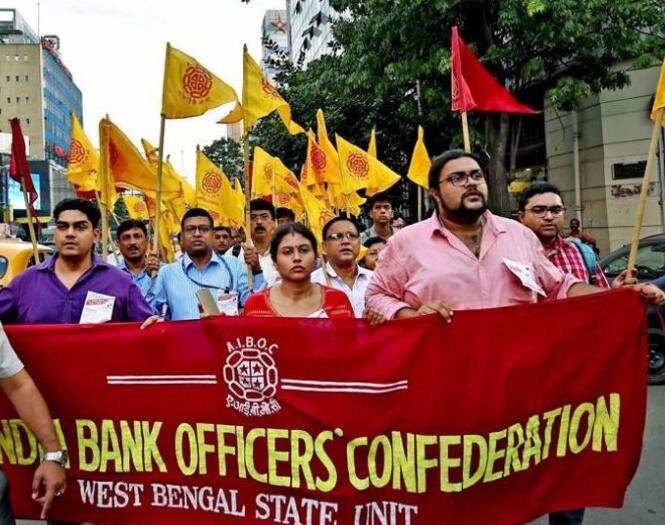 印度百万职员罢工 抗议出台的银行改革制度