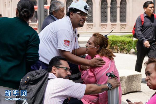 墨西哥中部发生7.1级地震(组图)