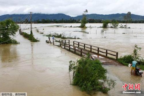 越南暴雨不断引发洪灾泥石流 死亡人数增至54