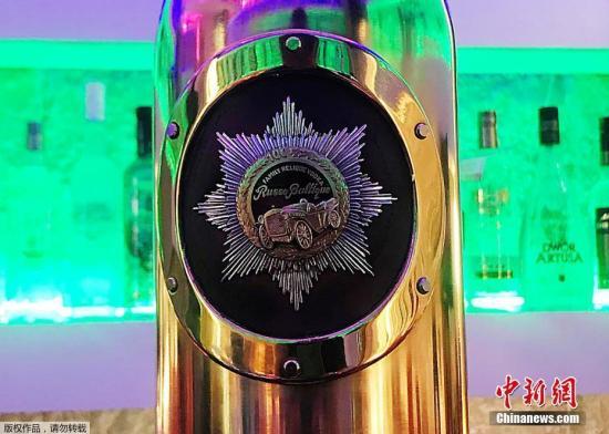 ��ƿ��֮������˰�������Ϊ��ƿ����3����ƽ��3����������ɡ����⣬ƿ��������1912��μ����ؿ�����������³��-�Ͷ���������װ�Ρ�