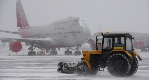 俄莫斯科遭百年一遇大雪冻雨侵袭 200多个航班延误