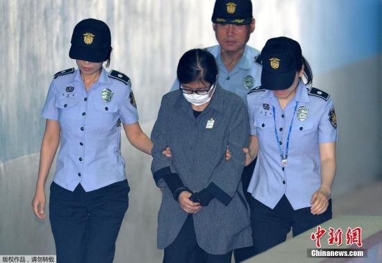 崔顺实一审获刑20年 韩媒:朴槿惠的量刑或更重