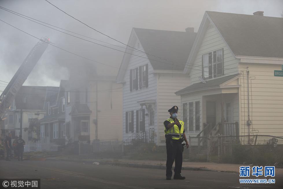 美国马萨诸塞州住宅区发生多起瓦斯爆炸 致1死25伤