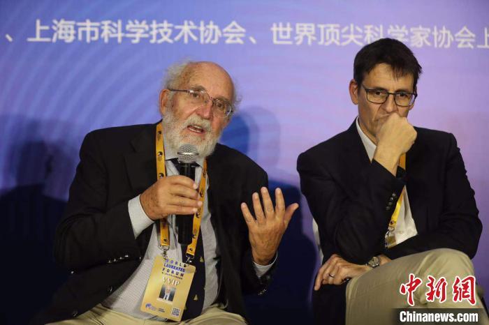 四位新晋诺奖得主同框发声：一切科学出自“好奇”