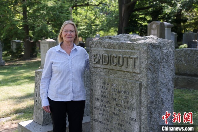 ͼΪ8��19�գ��������ڶ��׶���أ�Mount Pleasant��Ĺ԰����Ĺ��ǰ���ܲɷá� <a target='_blank' href='/'><p  align=