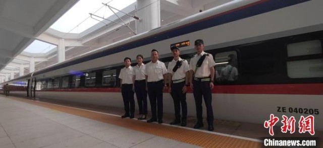 图为D888次“澜沧号”动车组。 老中铁路公司供图