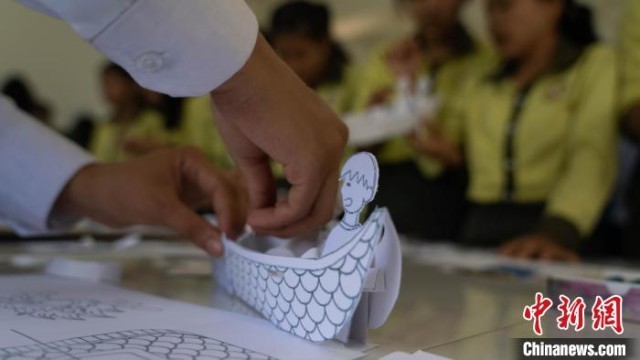 图为“浓情端午·建证幸福”公益课堂活动现场。 钟欣 摄