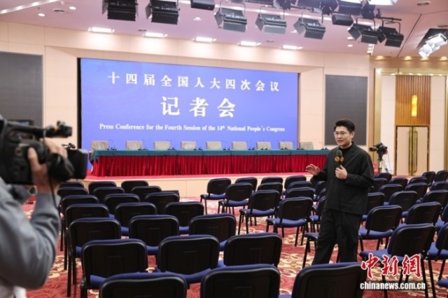 资料图:2月27日,在2026年全国两会即将召开之际,设在北京梅地亚中心的全国两会新闻中心正式启用。目前已有3000多名中外记者报名采访全国两会,其中境内记者2000多名,港澳台记者和外国记者1000多名。十四届全国人大四次会议和全国政协十四届四次会议将分别于3月5日和3月4日在北京开幕。图为媒体记者在全国两会新闻中心工作。<a target='_blank' href='/' _fcksavedurl='/'><p align=