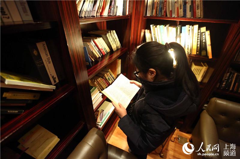 云端处静品书香 揭秘上海世界最高图书馆