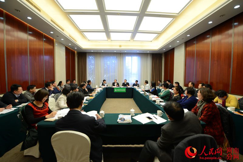 河南省政协委员分组讨论政府工作报告