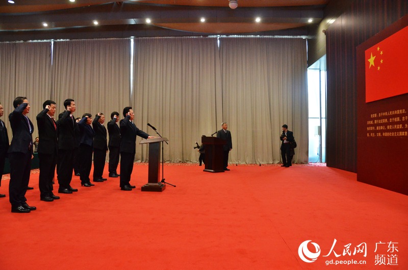 【组图】广东省人大常委会组织新当选的国家工作人员向宪法宣誓仪式