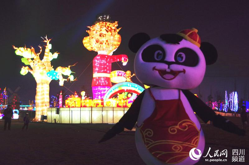 第48届成都国际熊猫灯会提前看。（王军 摄）