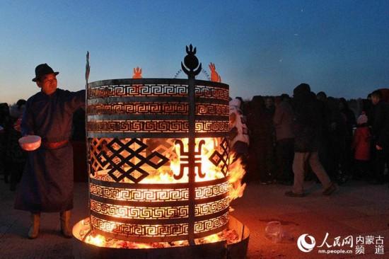 网络媒体走转改传统蒙古族祭火年味足