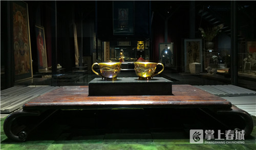 吴三桂绝世珍宝惊艳亮相 估价上亿元!翡翠金盏对杯吸睛