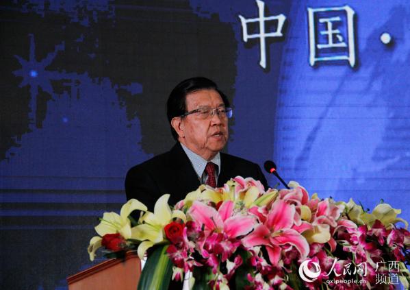 原外经贸部副部长、博鳌亚洲论坛原秘书长、经济学家龙永图作主题报告