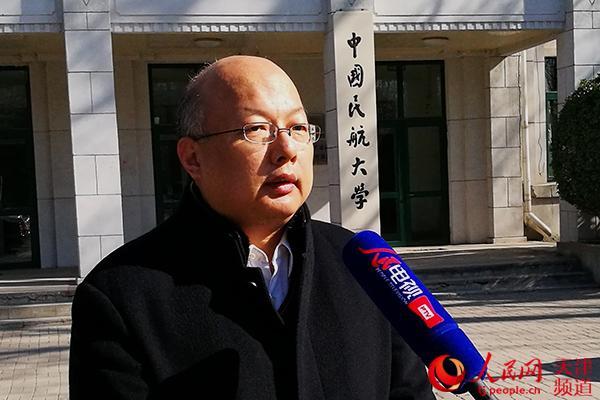 【天津干部群众热议两会】:中国民航大学师生