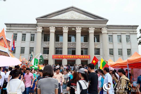 广西大学举办国际文化节 东盟留学生欢庆泼水节