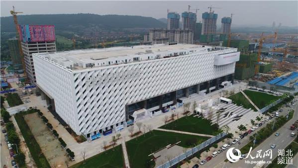 武汉光谷科技会展中心盛装迎客 光立方 成为世