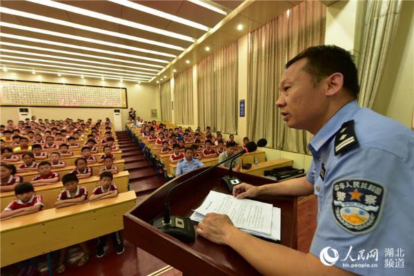 湖北房县:民警深入学校开展暑期安全教育(图文