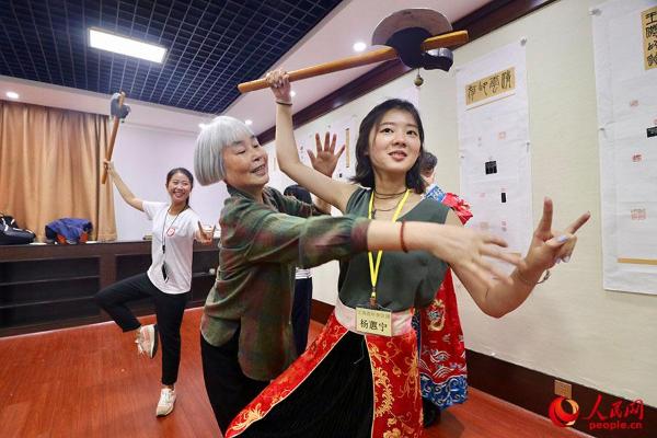 台湾青年在江西感受传统文化