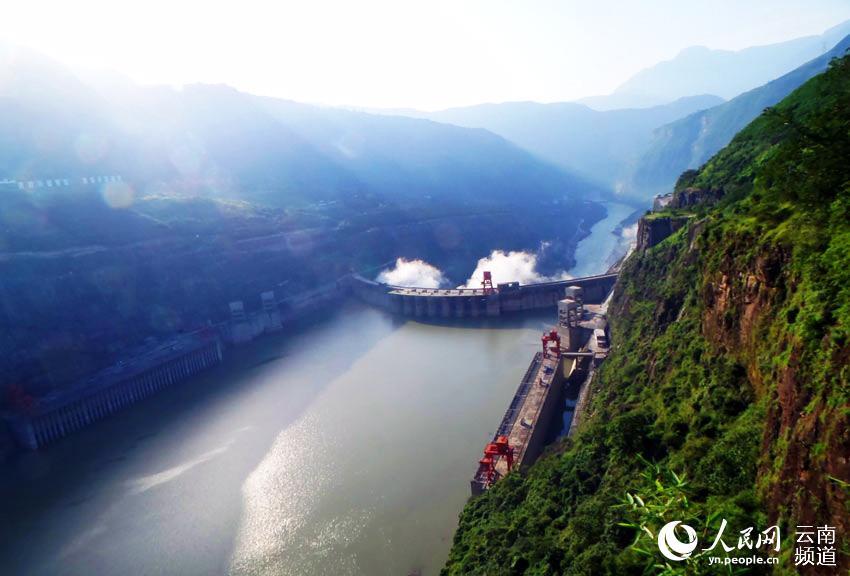 中国第二大水电站溪洛渡水电站启动今年首次泄洪