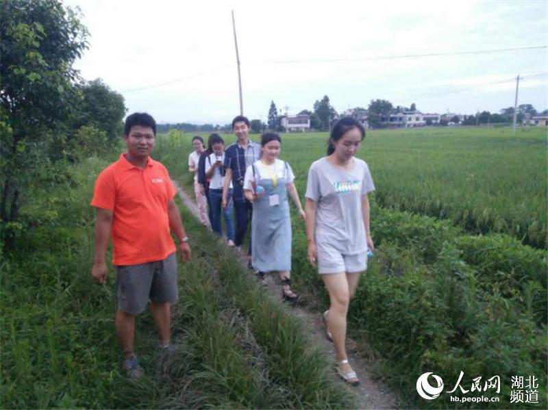 武汉高校21名大学生暑期开展农村电商调研活
