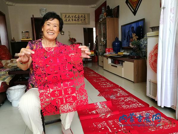 内蒙古一阿姨以8米长剪纸祝福内蒙古成立70周年