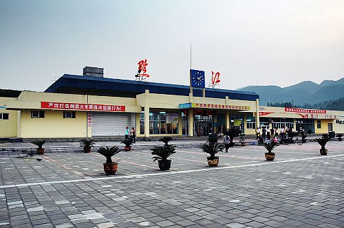 重庆黔江火车站货运列车爆炸 国家铁路局赴现