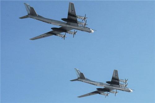 美韩联合军演时俄轰炸机飞临朝鲜半岛 中方回应