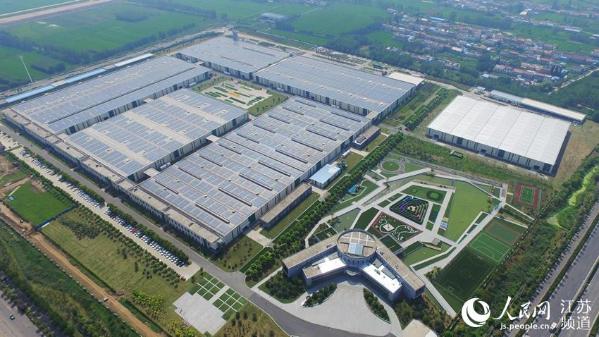 人民网淮安行|全景拍摄全球最大的人造草坪企