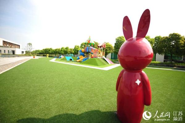 人民网淮安行|全景拍摄全球最大的人造草坪企