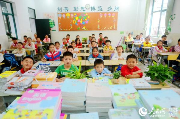 江苏各地中小学步入开学季:听取哇声一片
