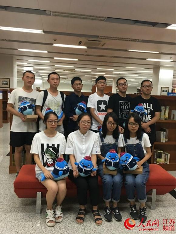 南京大学9000名新生报到 迎来5对双胞胎