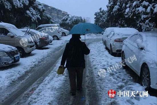 江苏44市县区积雪致多条高速被管制 南京今有